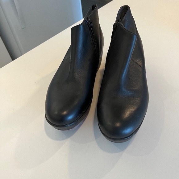 Laika Black ankle boots with mauve sole - Picture 7 of 12